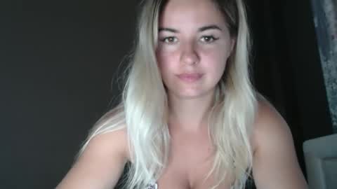 Snapshot of love_dom_meg chatting on 10.17.25 Megane online show from 10.17.25