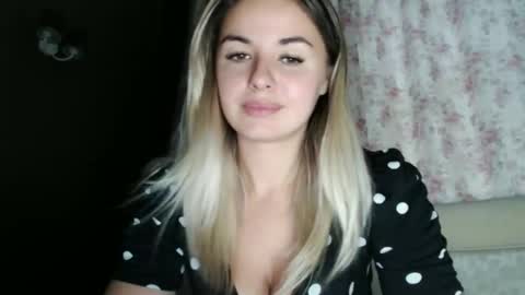 Snapshot of love_dom_meg chatting on 11.11.25 Megane online show from 11.11.25