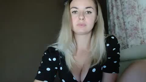 Snapshot of love_dom_meg chatting on 11.17.25 Megane online show from 11.17.25