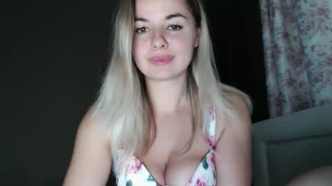 Snapshot of love_dom_meg chatting on 11.21.25 Megane online show from 11.21.25