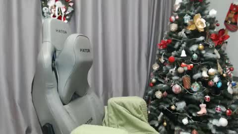 Snapshot of love_dom_meg chatting on 12.16.25 Megane online show from 12.16.25