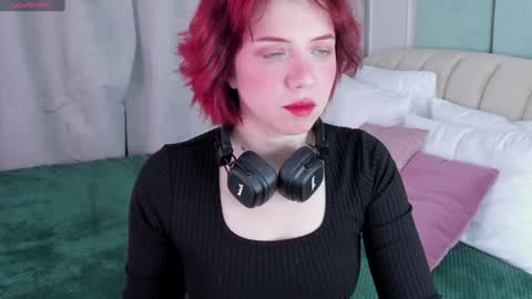 Snapshot of love_is_lola chatting on 12.17.24 Lola online show from 12.17.24