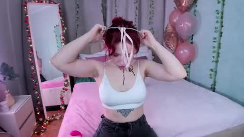 Snapshot of love_is_lola chatting on 02.25.25 Lola online show from 02.25.25