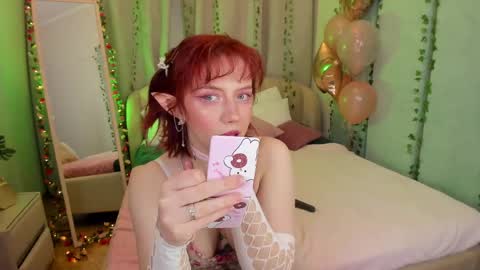 Snapshot of love_is_lola chatting on 03.01.25 Lola online show from 03.01.25