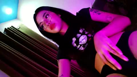 Snapshot of love_seren chatting on 10.27.25 Seren online show from 10.27.25