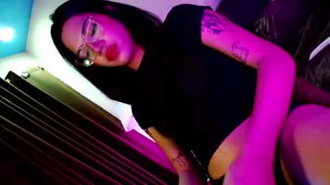 Snapshot of love_seren chatting on 10.30.25 Seren online show from 10.30.25