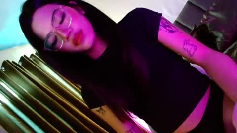 Snapshot of love_seren chatting on 11.08.25 Seren online show from 11.08.25