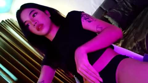 Snapshot of love_seren chatting on 11.21.25 Seren online show from 11.21.25