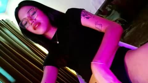 Snapshot of love_seren chatting on 12.19.25 Seren online show from 12.19.25