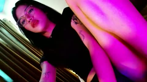 Snapshot of love_seren chatting on 12.20.25 Seren online show from 12.20.25