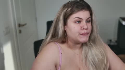 Snapshot of love_wiggy18 chatting on 10.26.25 Ally online show from 10.26.25