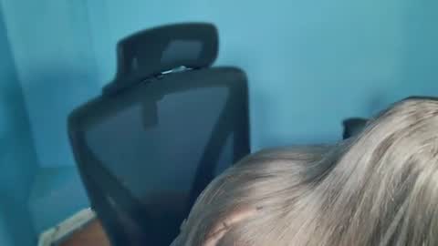 Snapshot of love_wiggy18 chatting on 06.19.26 Ally online show from 06.19.26
