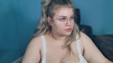 Snapshot of love_wiggy18 chatting on 07.15.26 Ally online show from 07.15.26