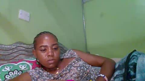 Snapshot of lovegal335 chatting on 12.14.25 lovegal335 online show from 12.14.25