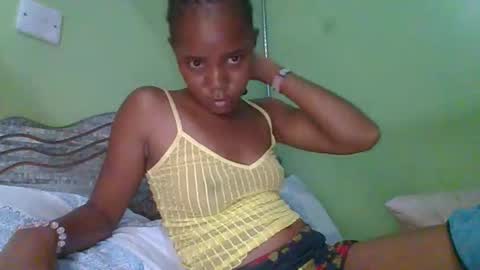 Snapshot of lovegal335 chatting on 12.18.25 lovegal335 online show from 12.18.25