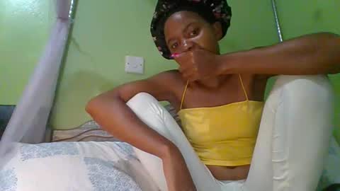 Snapshot of lovegal335 chatting on 12.22.25 lovegal335 online show from 12.22.25