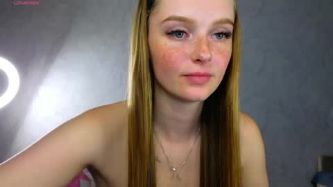 Snapshot of lovelly_molly chatting on 05.21.26 Molly online show from 05.21.26