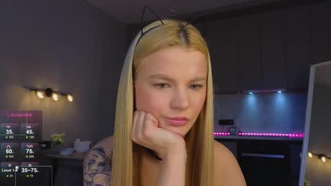 Snapshot of lovely_babyy chatting on 05.16.26 Jenny online show from 05.16.26
