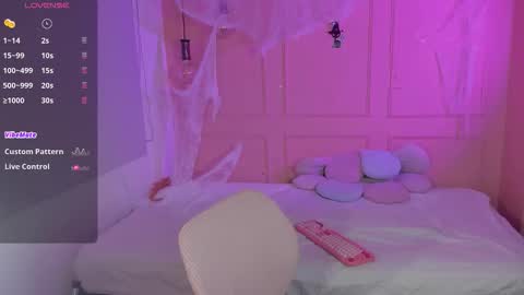 Snapshot of lovely_emma18 chatting on 10.14.25 Emma online show from 10.14.25