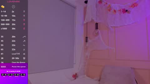 Snapshot of lovely_emma18 chatting on 10.18.25 Emma online show from 10.18.25