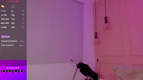 Snapshot of lovely_emma18 chatting on 10.30.25 Emma online show from 10.30.25