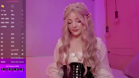 Snapshot of lovely_emma18 chatting on 10.31.25 Emma online show from 10.31.25