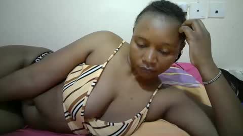 Snapshot of lovely_gee chatting on 05.15.26 sexylover online show from 05.15.26