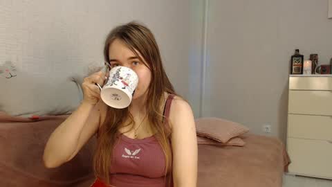 Snapshot of lovely_hayley chatting on 12.19.24 Lovely Hayley online show from 12.19.24