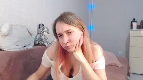 Snapshot of lovely_hayley chatting on 11.19.25 Lovely Hayley online show from 11.19.25