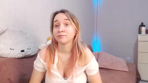 Snapshot of lovely_hayley chatting on 11.26.25 Lovely Hayley online show from 11.26.25