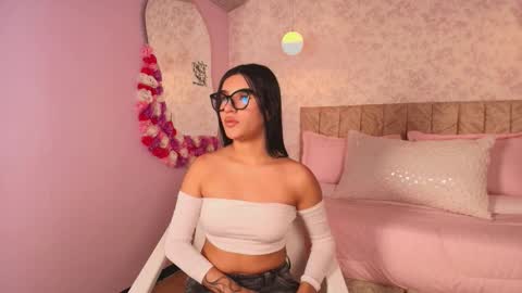 lovely_julls online show from 02.11.26