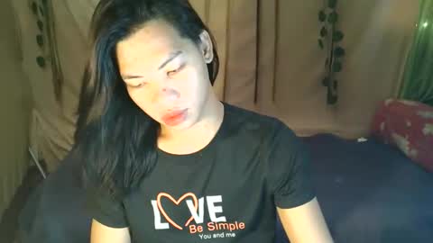 Snapshot of lovely_krizzy chatting on 12.14.25 lovely_krizzy online show from 12.14.25