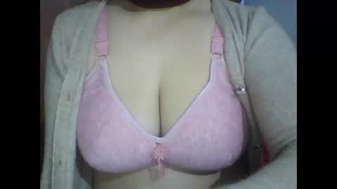 Snapshot of lovely_sweet_girl chatting on 01.01.25 katrina follow me guys online show from 01.01.25