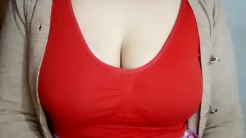 Snapshot of lovely_sweet_girl chatting on 02.14.25 katrina follow me guys online show from 02.14.25