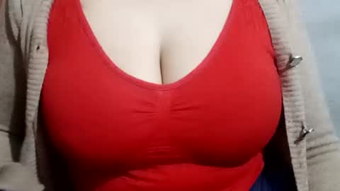 Snapshot of lovely_sweet_girl chatting on 02.19.25 katrina follow me guys online show from 02.19.25