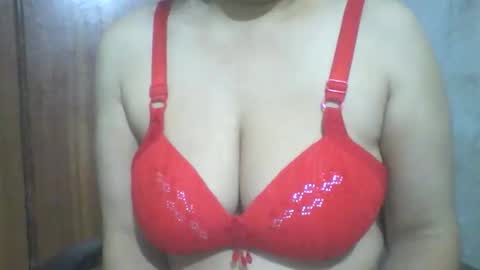 Snapshot of lovely_sweet_girl chatting on 10.15.25 katrina follow me guys online show from 10.15.25