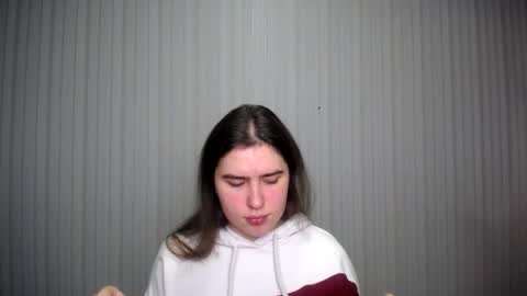 Snapshot of lovelyangel_xx chatting on 12.20.24 lovelyangel_xx online show from 12.20.24