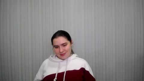 Snapshot of lovelyangel_xx chatting on 12.24.24 lovelyangel_xx online show from 12.24.24