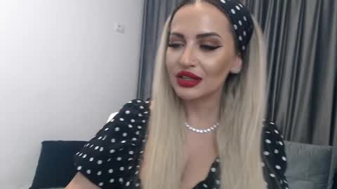 Snapshot of lovelyblondyxxx chatting on 03.08.25 PrAllinXXXa online show from 03.08.25