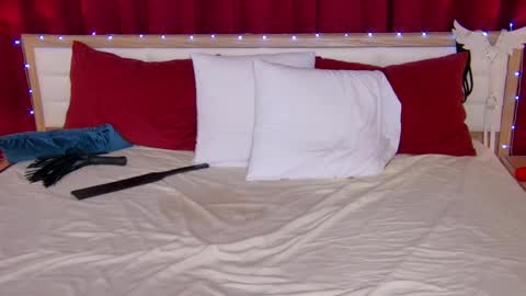 Caroline online show from 03.10.25