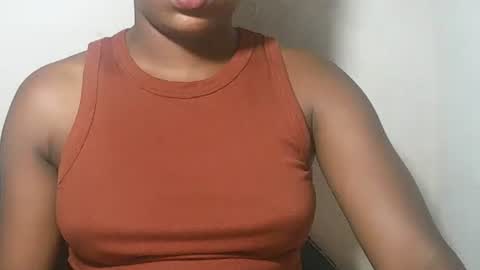 lovelylarra online show from 02.18.26