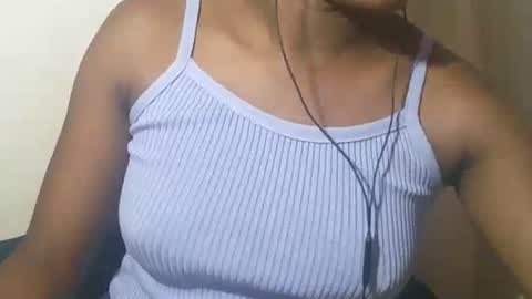 lovelylarra online show from 02.27.26