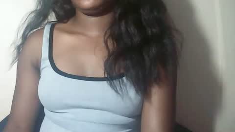 lovelylarra online show from 03.25.26