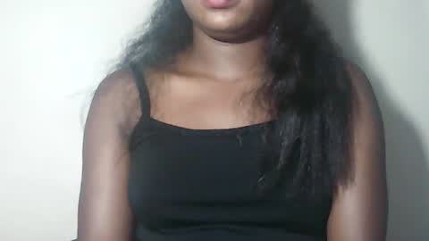 lovelylarra online show from 04.04.26