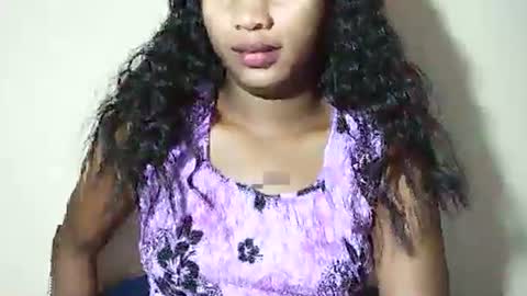 lovelylarra online show from 05.15.26