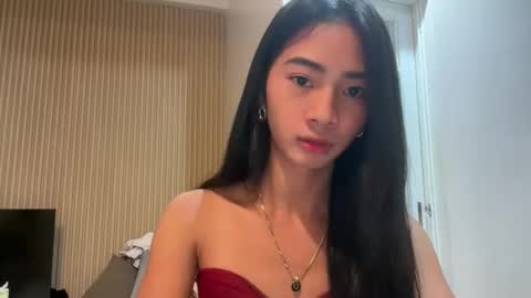 lovelyours_kishia online show from 04.08.26