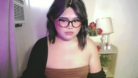 Snapshot of lovelypinaychubsx chatting on 06.24.26 lovely online show from 06.24.26
