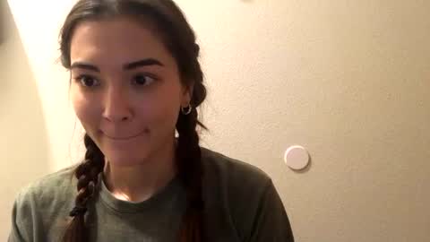 Snapshot of lovelyqueenaria chatting on 12.17.24 Queen Aria online show from 12.17.24