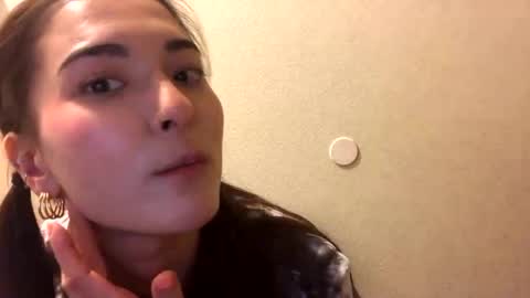 Snapshot of lovelyqueenaria chatting on 12.19.24 Queen Aria online show from 12.19.24