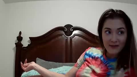 Queen Aria  online show from 11.28.25